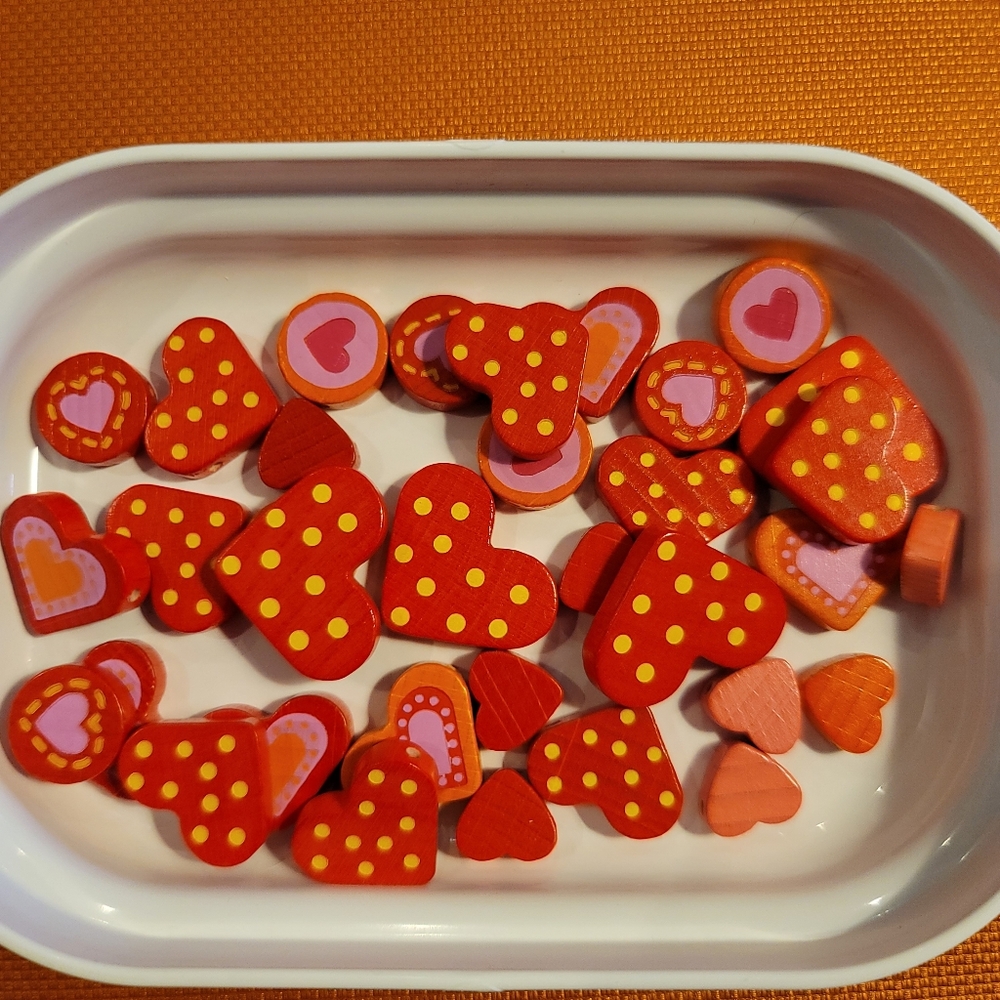 34 heart wood beads NEW w/gift box Summer Activity Birthday Party L